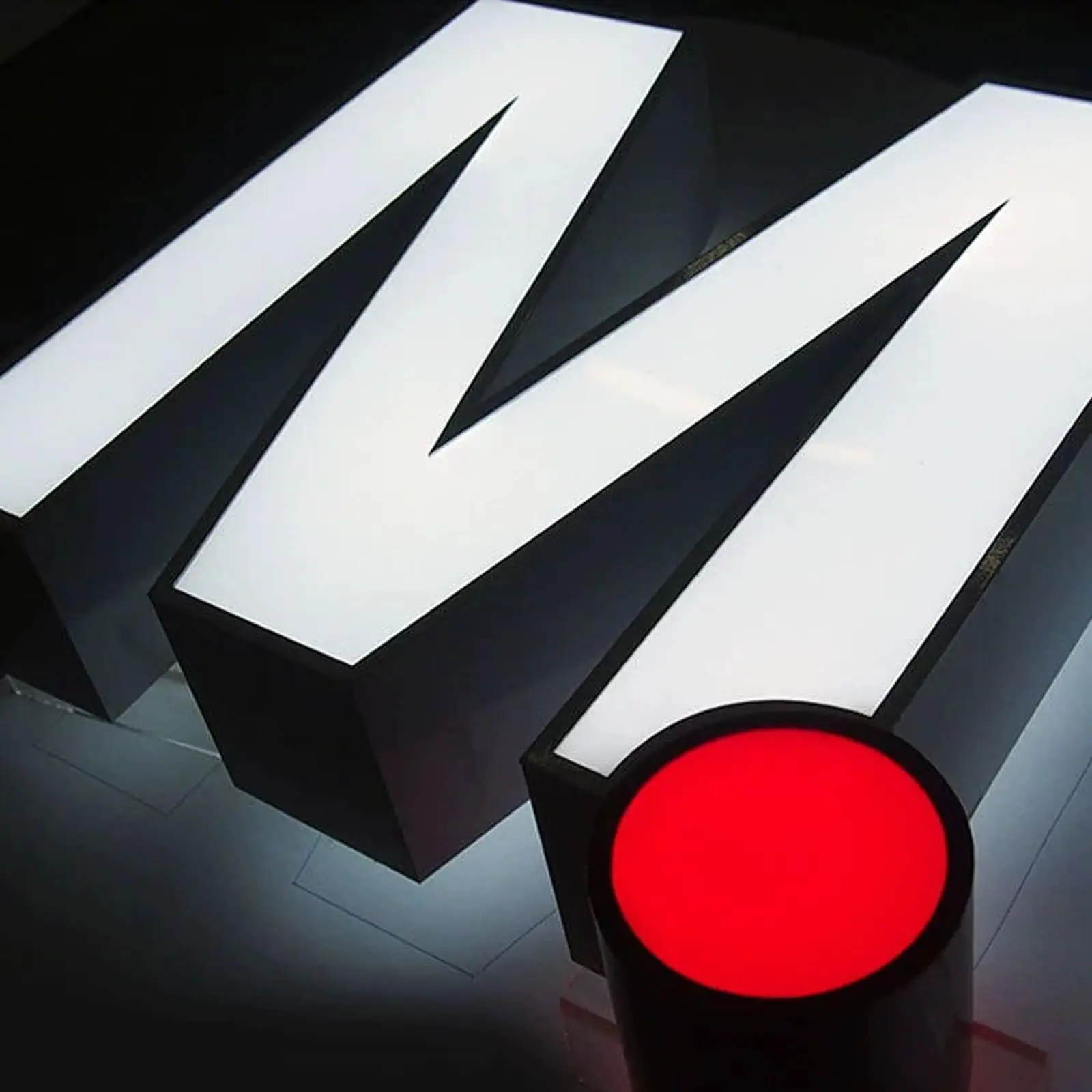 Front-lit illuminated channel letters
