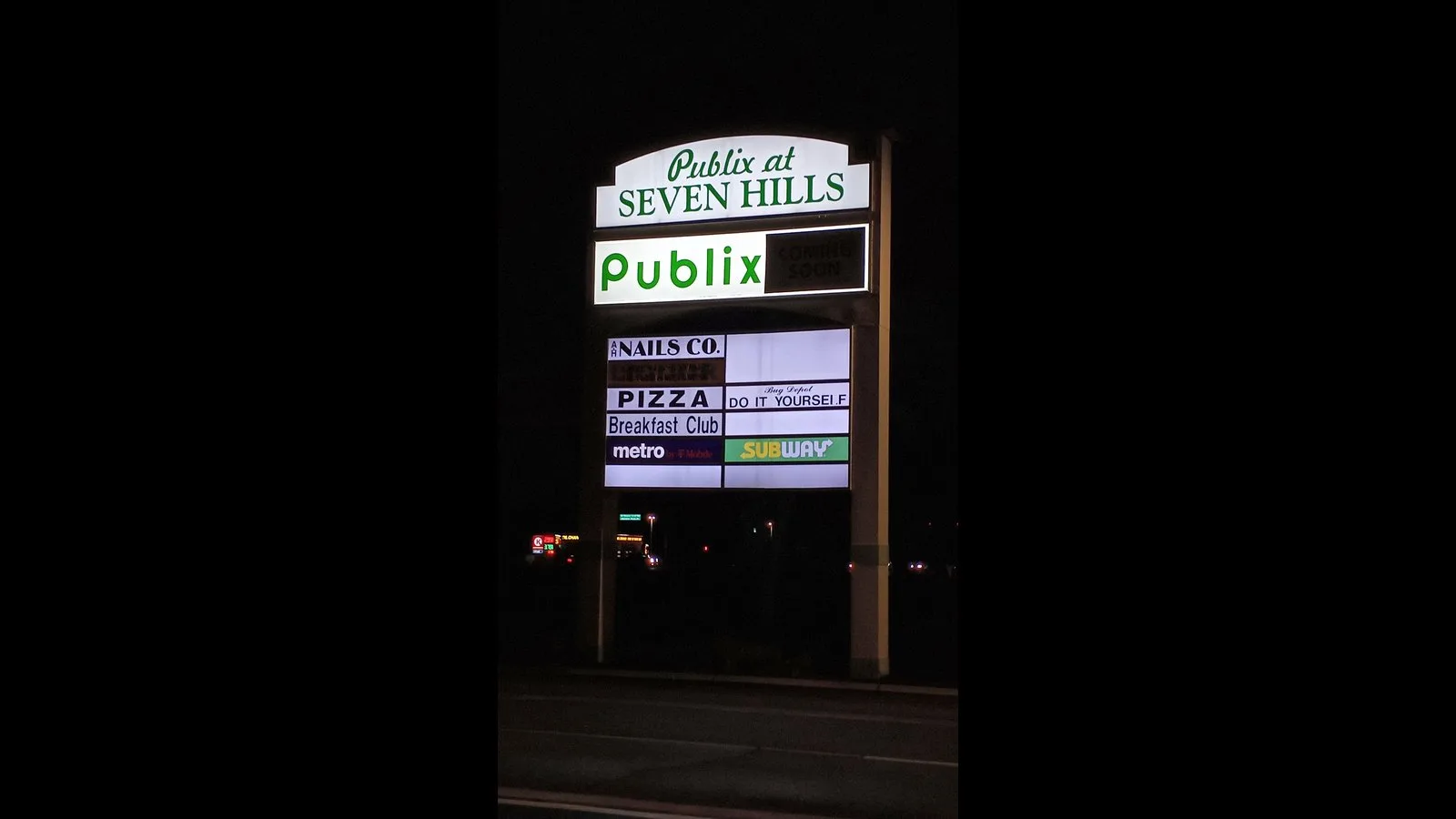 Pole & Pylon Signs